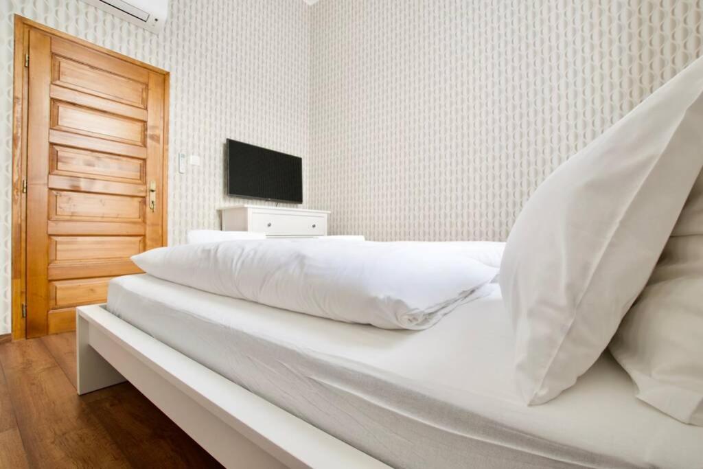 Premium Apartment By Hi5 - Central 3 Bedroom 부다페스트 외부 사진