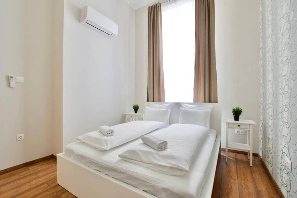 Premium Apartment By Hi5 - Central 3 Bedroom 부다페스트 외부 사진