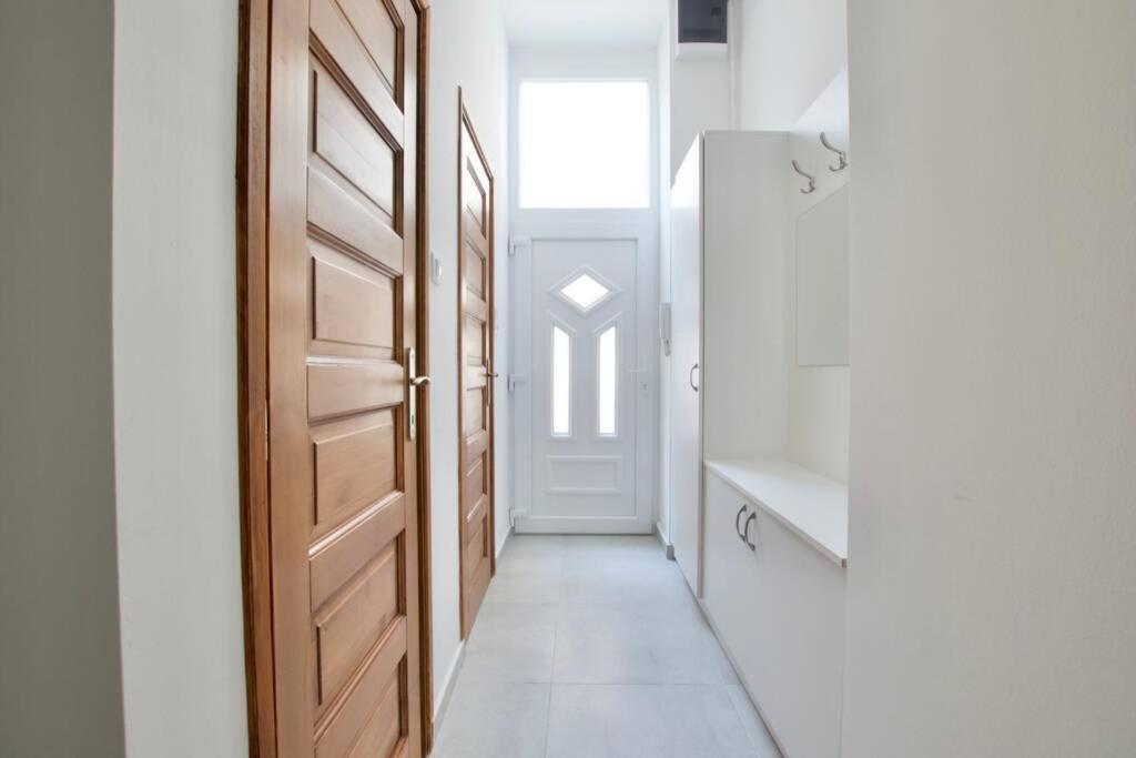 Premium Apartment By Hi5 - Central 3 Bedroom 부다페스트 외부 사진