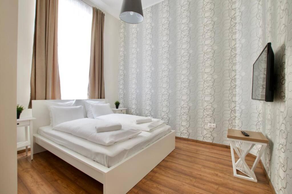 Premium Apartment By Hi5 - Central 3 Bedroom 부다페스트 외부 사진