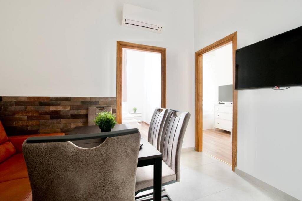 Premium Apartment By Hi5 - Central 3 Bedroom 부다페스트 외부 사진
