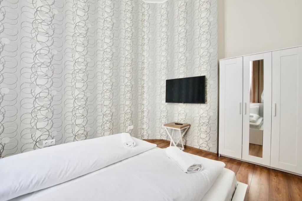 Premium Apartment By Hi5 - Central 3 Bedroom 부다페스트 외부 사진