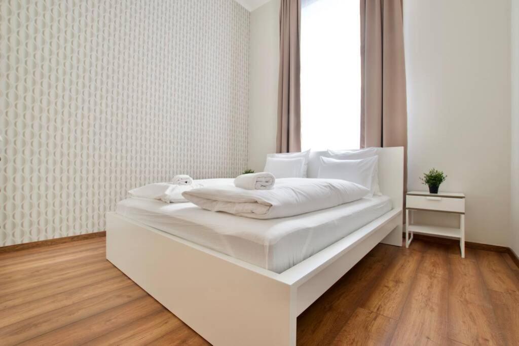 Premium Apartment By Hi5 - Central 3 Bedroom 부다페스트 외부 사진