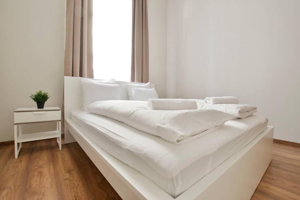 Premium Apartment By Hi5 - Central 3 Bedroom 부다페스트 외부 사진